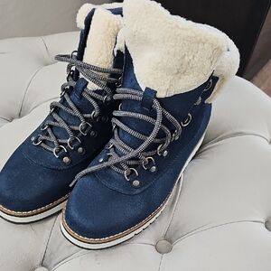 Women's Navy Winter Boots with Shearling Lining